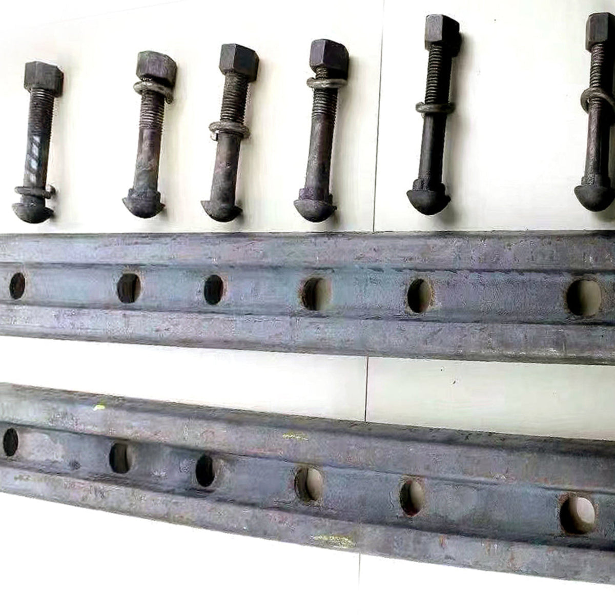 Fish plates with bolts 600mm long – for main line