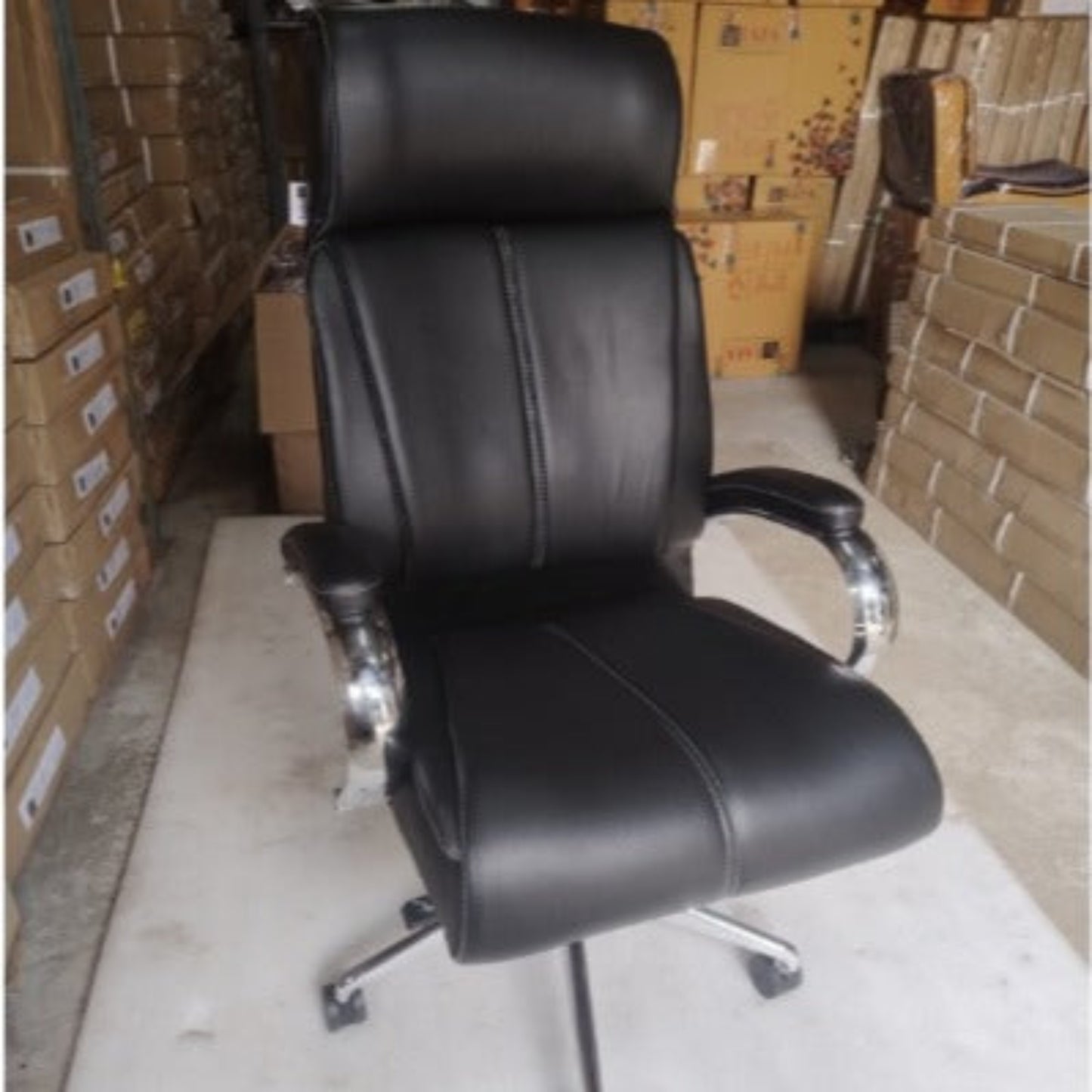 Premium Black Leatherette Office Chair | Comfortable & Elegant Seating | IP4U